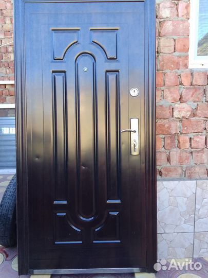 Металическая входная китайская дверь б/у