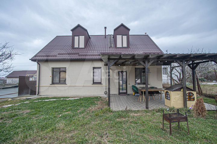 Дом 202,8 м² на участке 5,9 сот.