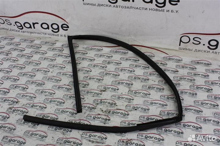 Уплотнитель стекла двери передней левой Nissan Qa