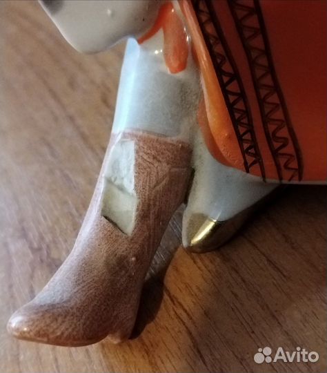 Фарфоровая статуэтка советского периода