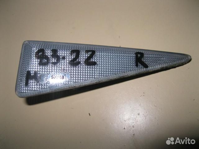 Повторитель на крыло правый белый от Renault Mega