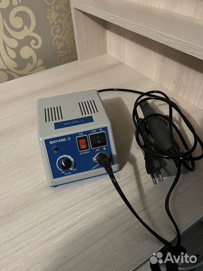 Маникюрный стол