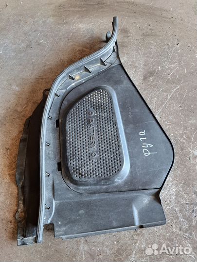 Накладка подкапотная Nissan Fuga