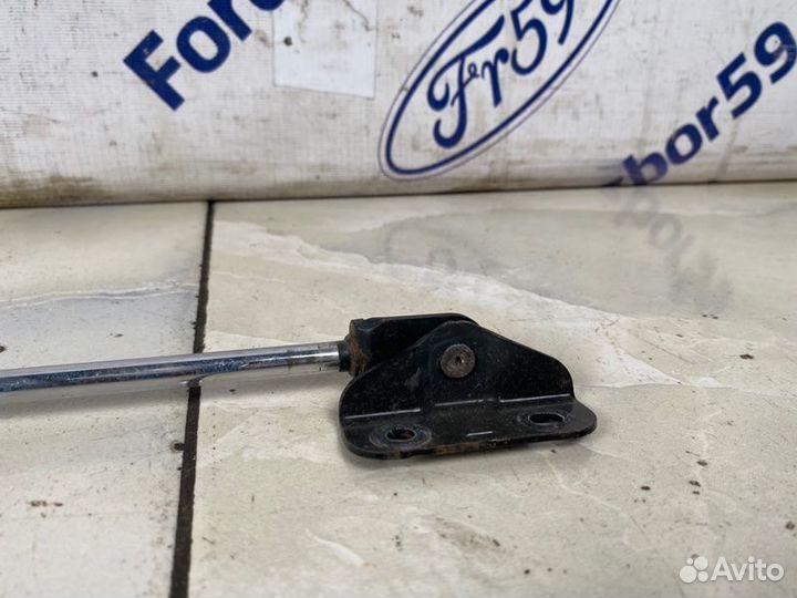 Упор капота Subaru B9 Tribeca WX8 2004-2008