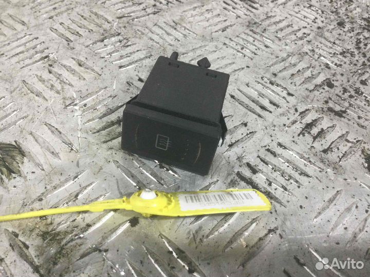 Кнопка обогрева заднего стекла Volkswagen Golf 3b0959621 Akq