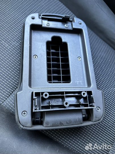 Подлокотник Лансер 10