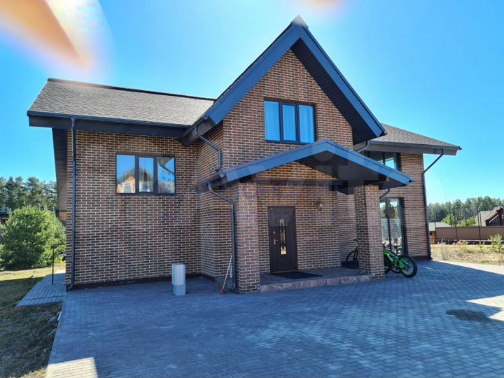 Дом 281,2 м² на участке 13,1 сот.