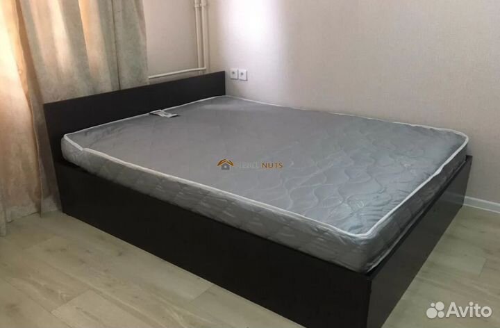 Кровать с матрасом