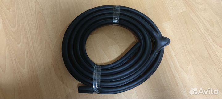 Уплотнитель водительской двери Gentra/ Lacetti