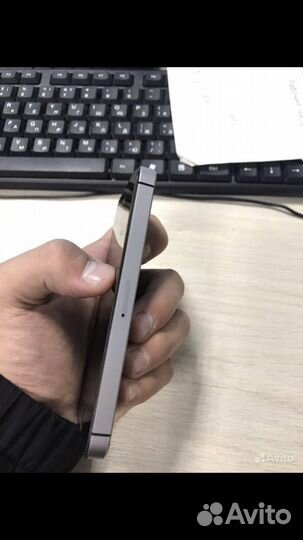 iPhone SE, 32 ГБ