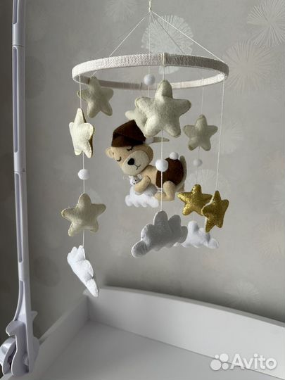 Мобиль в кроватку из фетра+муз.блок+кронштейн