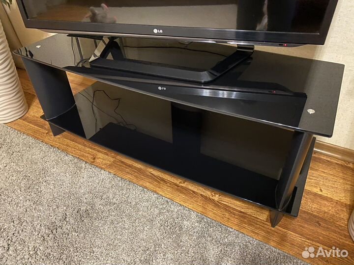 Стеклянная тумба под тв