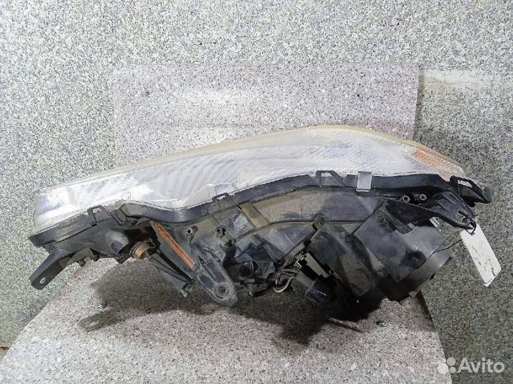 Фара правая Mitsubishi Outlander