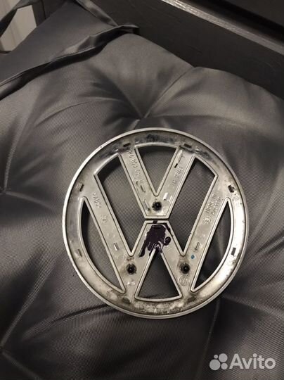 Эмблема Volkswagen Touareg 2