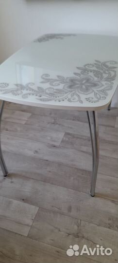 Кухонный стол