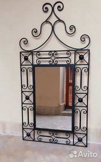 Предметы интерьера зеркала люстры