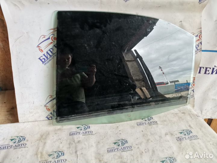 Стекло двери задней левой Ford Mondeo III (2000—20
