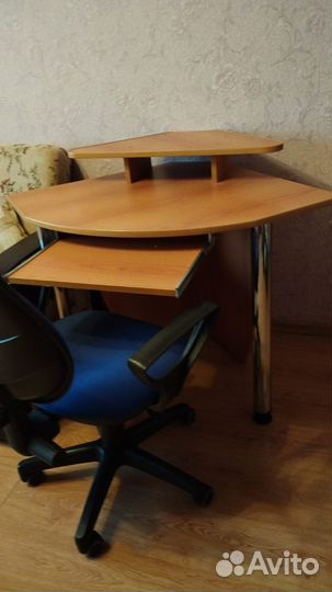 Компьютерный стол и стул