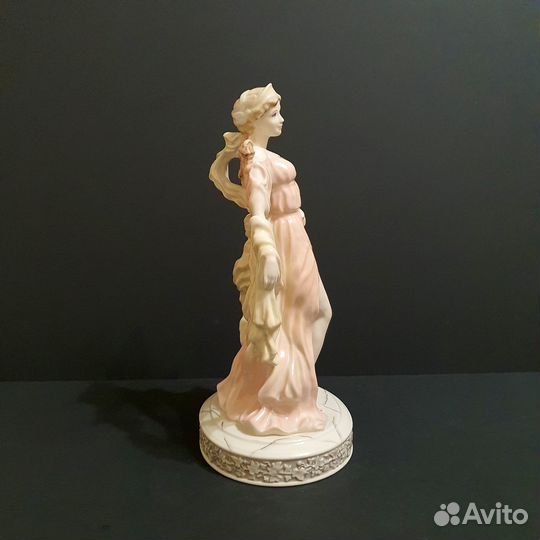 Фарфоровая статуэтка Wedgwood, 26см