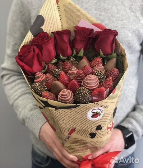 Клубничнвй букет в шоколаде