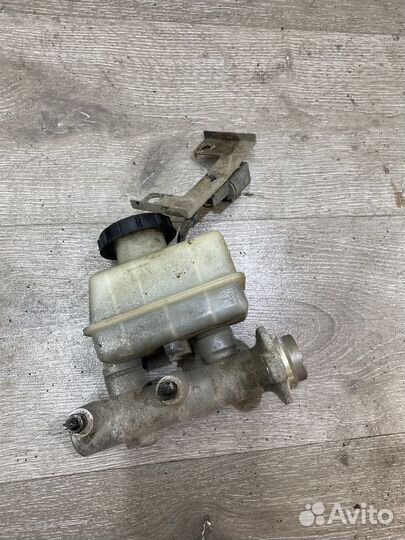 Цилиндр тормозной главный Hyundai Lantra