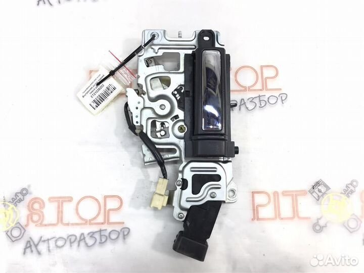 Внутренняя ручка задней левой двери Toyota Estima