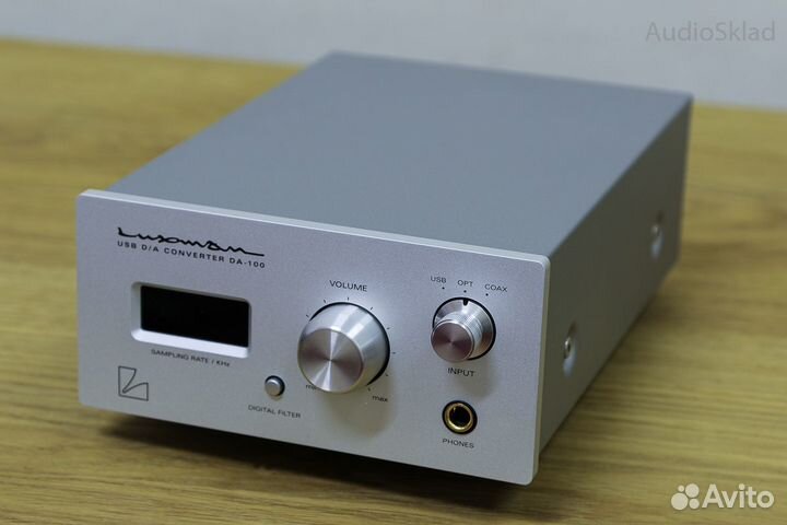 Цифро-аналоговый преобразователь Luxman DA-100