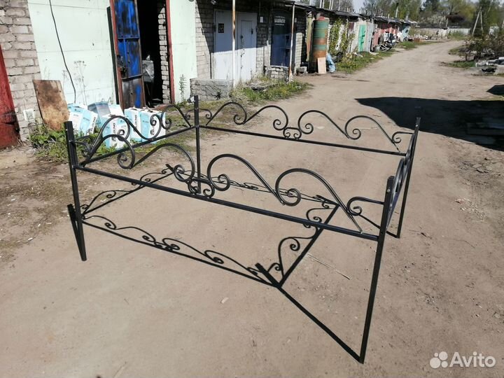 Ограды на кладбище