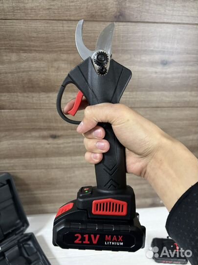 Секатор электрический