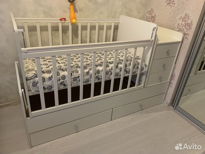 Детская кроватка - трансформер, с маятником