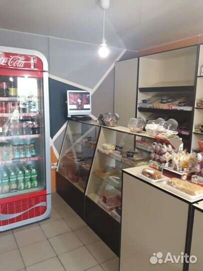 Витрины выставочные,торговое оборудование