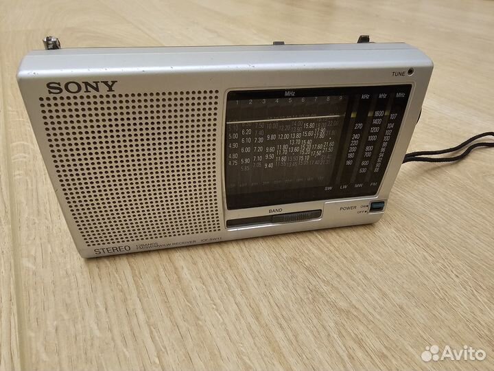 Радиоприемник б/у Sony ICF-SW11