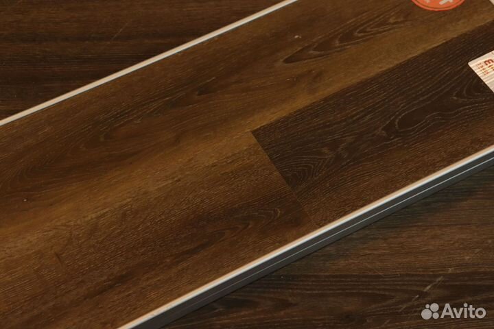 Кварцвиниловая плитка клеевая