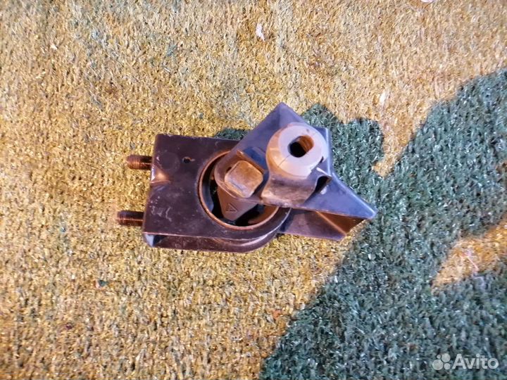 Опора двигателя (подушка двс) передняя B25D-39-050