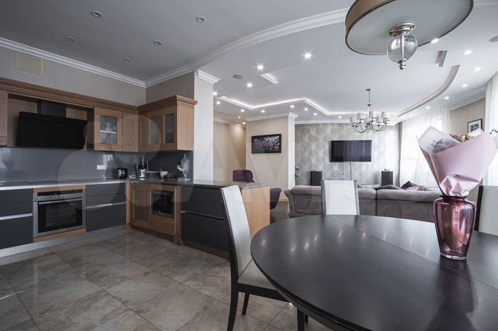 Своб. планировка, 170 м², 37/46 эт.