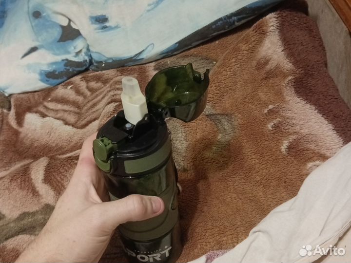 Спортивная бутылка для воды