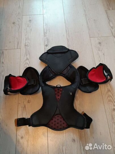 Нагрудник хоккейный