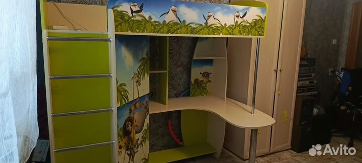 Детская двухярусная кровать