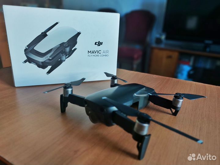 Квадрокоптер DJI Mavic Air с камерой