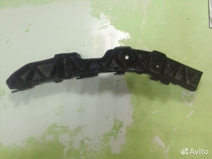 Направляющая бампера Kia Ceed ED