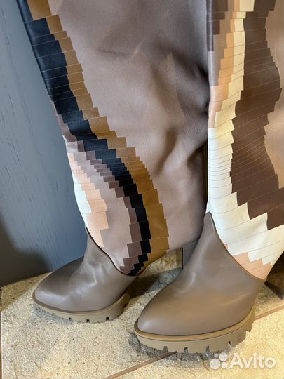 Продам новые сапоги Baldinini