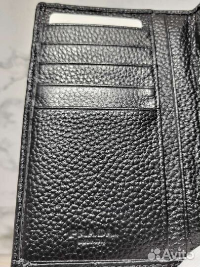 Обложка Prada