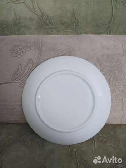 Тарелки сувенирные, колокольчики, статуэтки