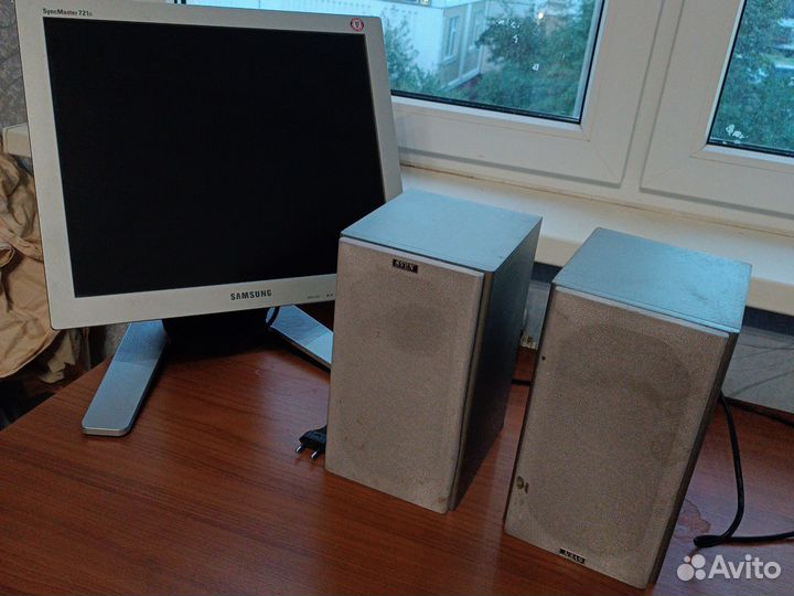 Монитор и колонки