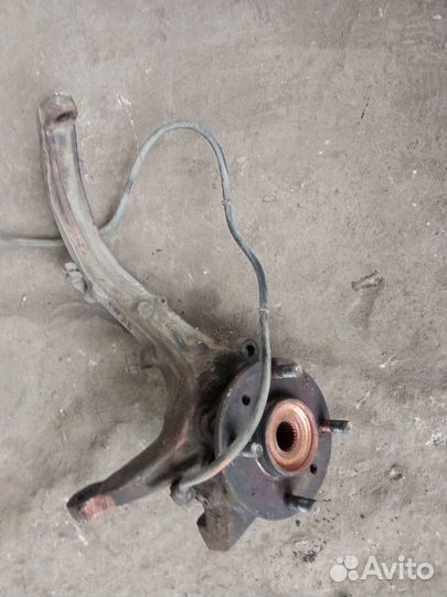 Кулак задний правый Mitsubishi Galant 8