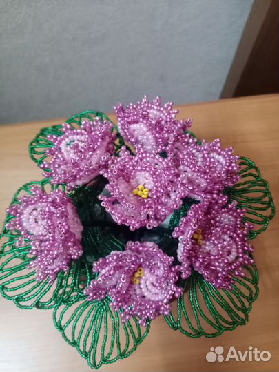 Фиалки из бисера.ручная работа
