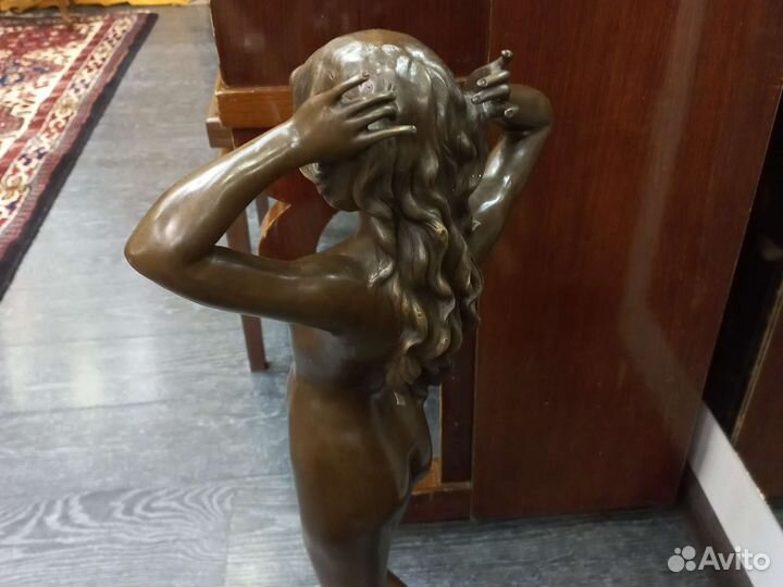 Большая бронзовая скульптура