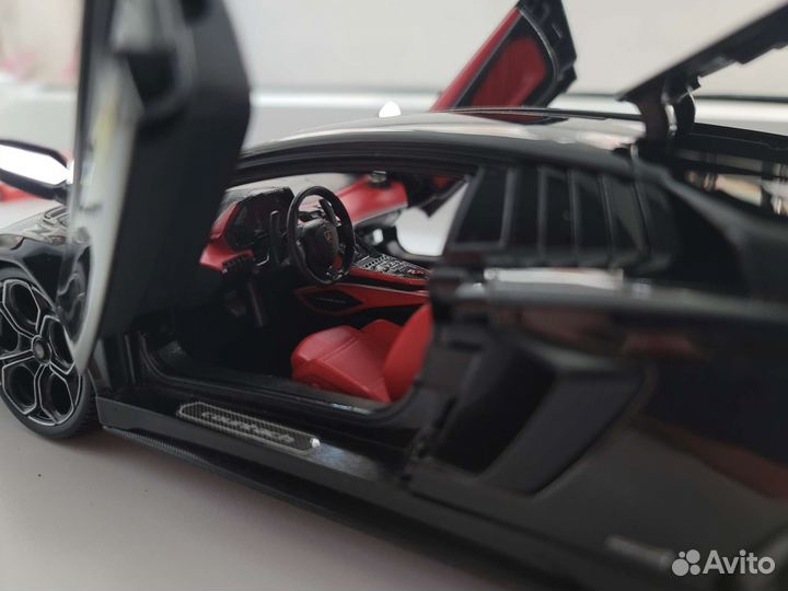 Lamborghini Countach 1:18