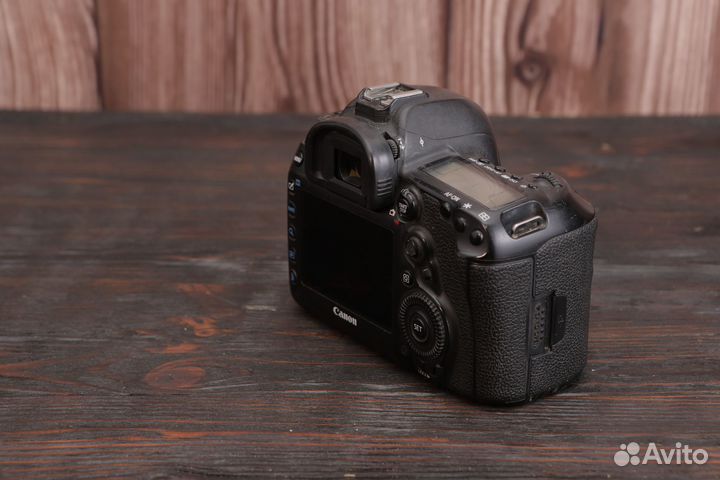 Фотокамера Canon EOS 5D mark 4 body