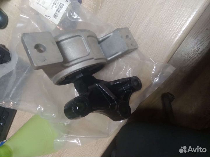 Подушка двигателя левая Changan CS35